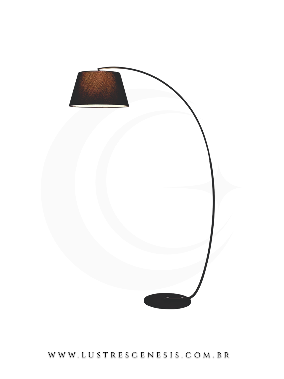 Luminária de coluna com cúpula preta modelo Crooked, ideal para sala de estar, quartos e escritórios, da marca Sindora.
